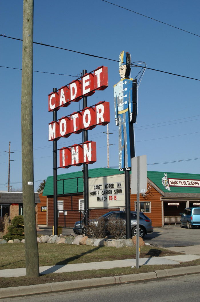 Cadet Motor Inn - 2022 Photo
